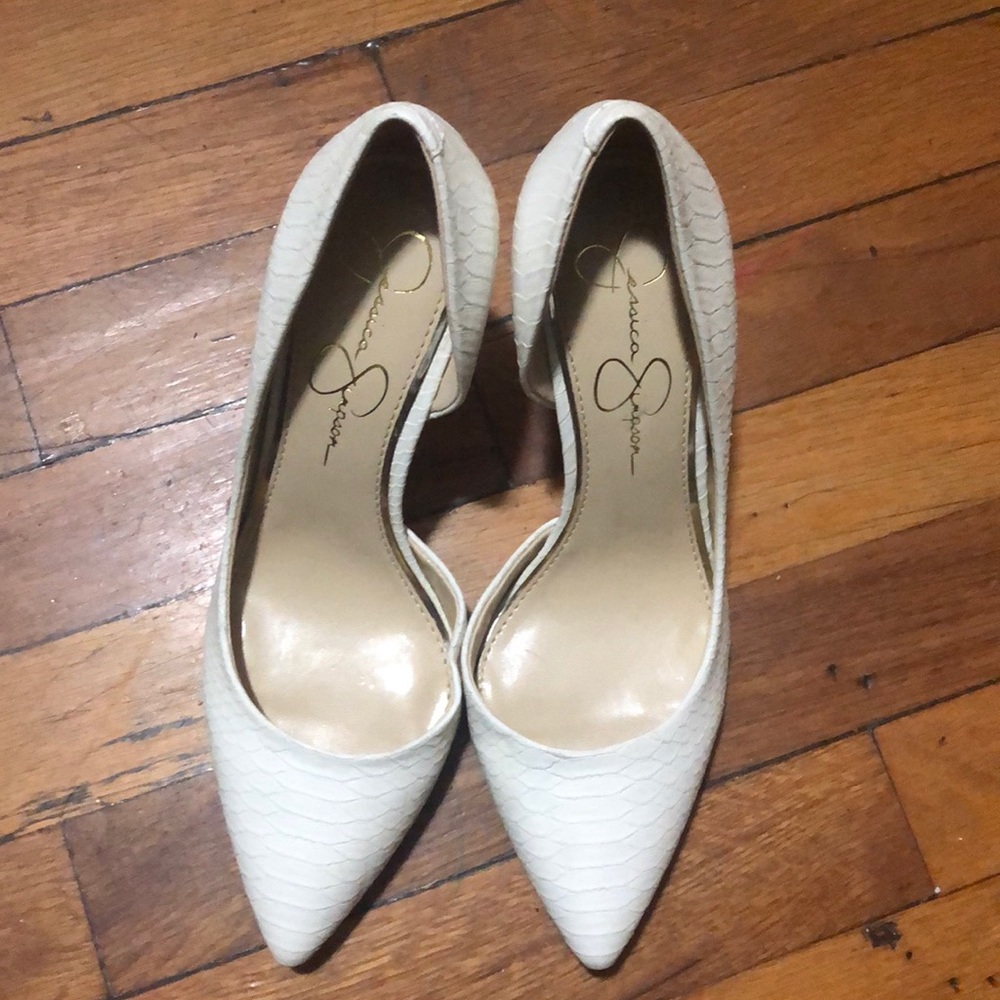 Jessica Simpsons beige pumps!